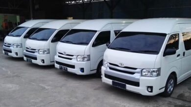 Mobil Toyota Hiace telah menjadi salah satu kendaraan yang sangat populer di berbagai belahan dunia, terutama sebagai kendaraan travel